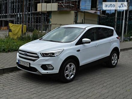 Форд Куга 2018 у Хмельницькому на Automoto.ua Білий Форд Куга, об'ємом двигуна 1.5 л та пробігом 102 тис. км за 19400 $, фото 1 на Automoto.ua