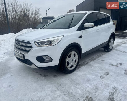 Белый Форд Куга, объемом двигателя 1.5 л и пробегом 118 тыс. км за 15000 $, фото 1 на Automoto.ua