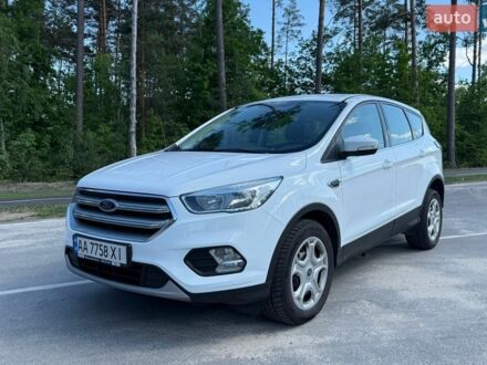 Белый Форд Куга, объемом двигателя 1.5 л и пробегом 73 тыс. км за 16299 $, фото 1 на Automoto.ua