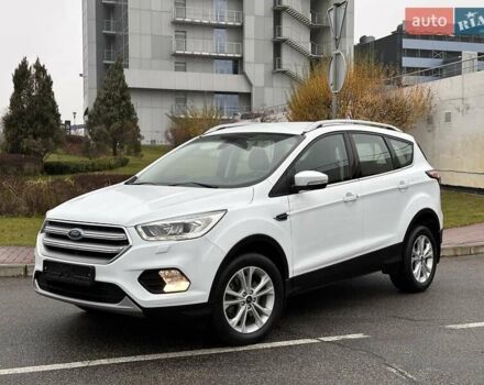 Белый Форд Куга, объемом двигателя 2 л и пробегом 70 тыс. км за 20500 $, фото 1 на Automoto.ua