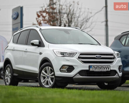 Белый Форд Куга, объемом двигателя 1.5 л и пробегом 82 тыс. км за 19500 $, фото 1 на Automoto.ua