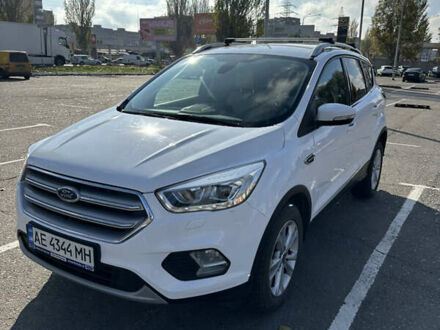 Белый Форд Куга, объемом двигателя 1.5 л и пробегом 110 тыс. км за 17000 $, фото 1 на Automoto.ua