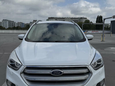 Білий Форд Куга, об'ємом двигуна 1.5 л та пробігом 63 тис. км за 18900 $, фото 1 на Automoto.ua