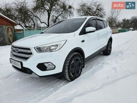 Белый Форд Куга, объемом двигателя 1.5 л и пробегом 100 тыс. км за 15000 $, фото 1 на Automoto.ua