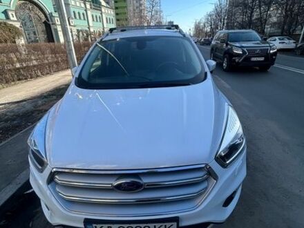 Белый Форд Куга, объемом двигателя 1.5 л и пробегом 92 тыс. км за 19000 $, фото 1 на Automoto.ua