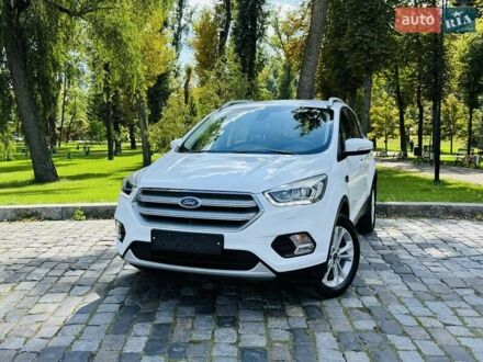 Белый Форд Куга, объемом двигателя 2 л и пробегом 140 тыс. км за 19500 $, фото 1 на Automoto.ua