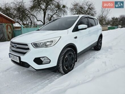 Білий Форд Куга, об'ємом двигуна 1.5 л та пробігом 100 тис. км за 15000 $, фото 1 на Automoto.ua