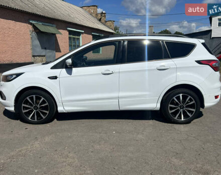 Белый Форд Куга, объемом двигателя 2 л и пробегом 170 тыс. км за 17999 $, фото 1 на Automoto.ua