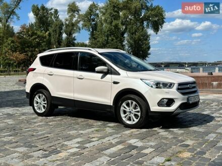 Белый Форд Куга, объемом двигателя 2 л и пробегом 70 тыс. км за 19900 $, фото 1 на Automoto.ua