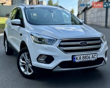 Белый Форд Куга, объемом двигателя 2 л и пробегом 120 тыс. км за 17900 $, фото 1 на Automoto.ua