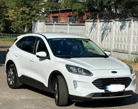 Білий Форд Куга, об'ємом двигуна 1.5 л та пробігом 144 тис. км за 21900 $, фото 1 на Automoto.ua
