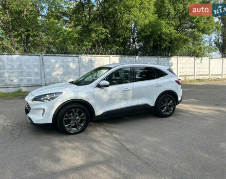 Білий Форд Куга, об'ємом двигуна 1.5 л та пробігом 142 тис. км за 22300 $, фото 1 на Automoto.ua