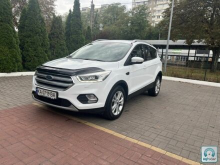 Білий Форд Куга, об'ємом двигуна 1.5 л та пробігом 185 тис. км за 11999 $, фото 1 на Automoto.ua