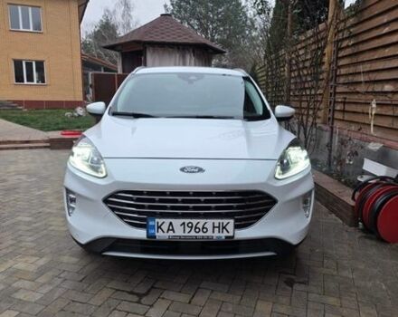 Белый Форд Куга, объемом двигателя 1.5 л и пробегом 25 тыс. км за 24900 $, фото 1 на Automoto.ua