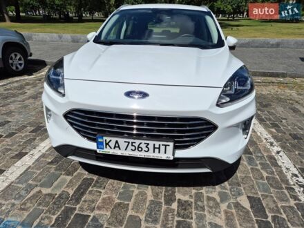 Білий Форд Куга, об'ємом двигуна 1.5 л та пробігом 60 тис. км за 19900 $, фото 1 на Automoto.ua