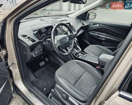 Бежевий Форд Куга, об'ємом двигуна 1.5 л та пробігом 142 тис. км за 18200 $, фото 9 на Automoto.ua