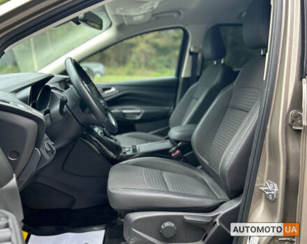 Бежевый Форд Куга, объемом двигателя 1.5 л и пробегом 62 тыс. км за 19299 $, фото 9 на Automoto.ua