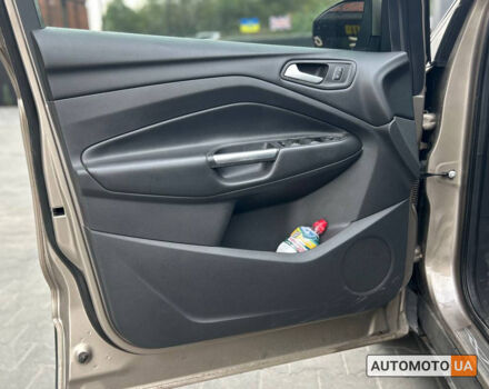 Бежевый Форд Куга, объемом двигателя 1.5 л и пробегом 62 тыс. км за 19299 $, фото 6 на Automoto.ua