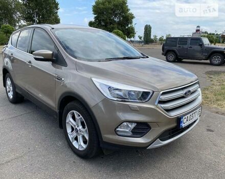 Бежевый Форд Куга, объемом двигателя 1.5 л и пробегом 72 тыс. км за 20300 $, фото 1 на Automoto.ua