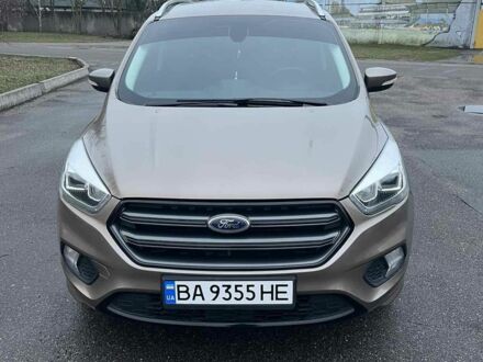 Форд Куга 2019 в Александрие на Automoto.ua Бежевый Форд Куга, объемом двигателя 1.5 л и пробегом 137 тыс. км за 18000 $, фото 1 на Automoto.ua