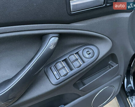 Черный Форд Куга, объемом двигателя 2.5 л и пробегом 216 тыс. км за 10500 $, фото 48 на Automoto.ua