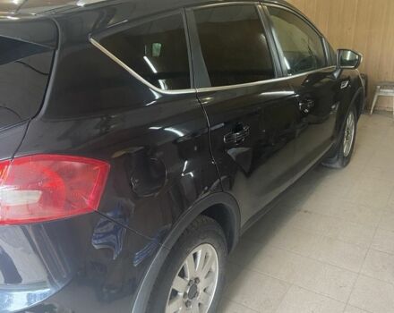 Черный Форд Куга, объемом двигателя 2 л и пробегом 221 тыс. км за 9500 $, фото 4 на Automoto.ua