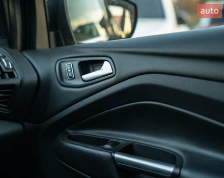 Черный Форд Куга, объемом двигателя 2 л и пробегом 229 тыс. км за 12800 $, фото 28 на Automoto.ua