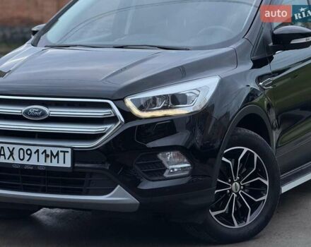 Черный Форд Куга, объемом двигателя 2 л и пробегом 222 тыс. км за 17200 $, фото 4 на Automoto.ua