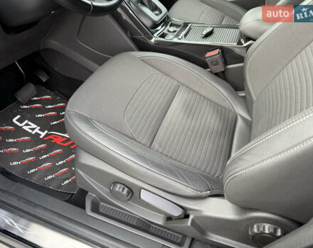 Чорний Форд Куга, об'ємом двигуна 1.5 л та пробігом 188 тис. км за 16500 $, фото 33 на Automoto.ua