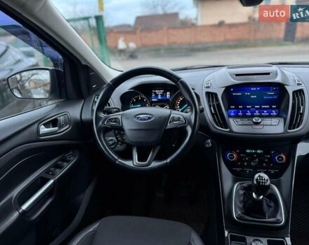 Черный Форд Куга, объемом двигателя 2 л и пробегом 222 тыс. км за 17200 $, фото 17 на Automoto.ua