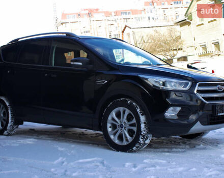 Черный Форд Куга, объемом двигателя 1.5 л и пробегом 129 тыс. км за 20000 $, фото 3 на Automoto.ua