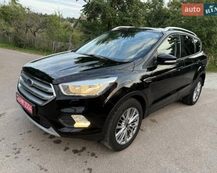 Черный Форд Куга, объемом двигателя 2 л и пробегом 209 тыс. км за 17800 $, фото 1 на Automoto.ua