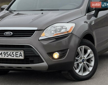 Коричневый Форд Куга, объемом двигателя 2 л и пробегом 170 тыс. км за 10300 $, фото 1 на Automoto.ua