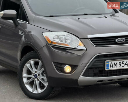 Коричневый Форд Куга, объемом двигателя 2 л и пробегом 170 тыс. км за 10300 $, фото 4 на Automoto.ua