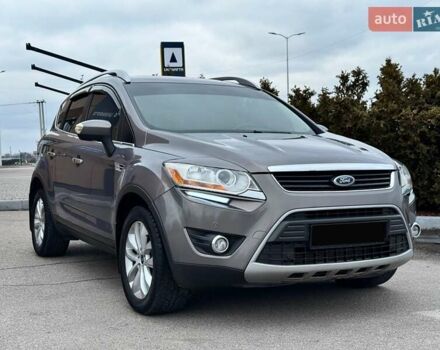 Коричневый Форд Куга, объемом двигателя 2 л и пробегом 102 тыс. км за 11399 $, фото 1 на Automoto.ua