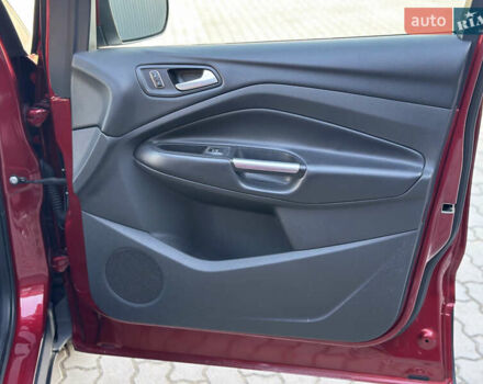 Красный Форд Куга, объемом двигателя 2 л и пробегом 169 тыс. км за 13555 $, фото 53 на Automoto.ua