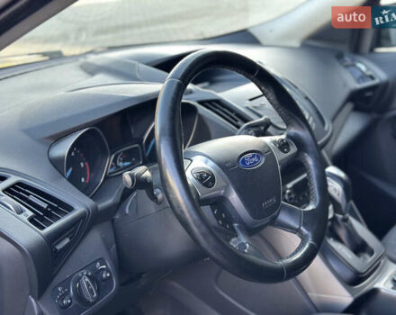 Красный Форд Куга, объемом двигателя 2 л и пробегом 169 тыс. км за 13555 $, фото 50 на Automoto.ua