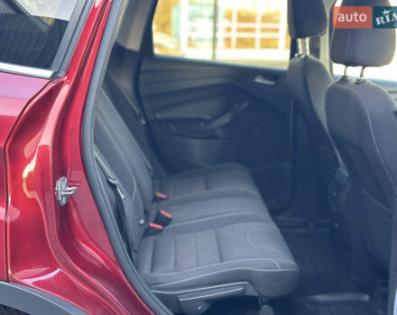 Красный Форд Куга, объемом двигателя 2 л и пробегом 169 тыс. км за 13555 $, фото 62 на Automoto.ua
