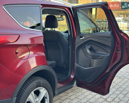 Красный Форд Куга, объемом двигателя 2 л и пробегом 169 тыс. км за 13555 $, фото 101 на Automoto.ua