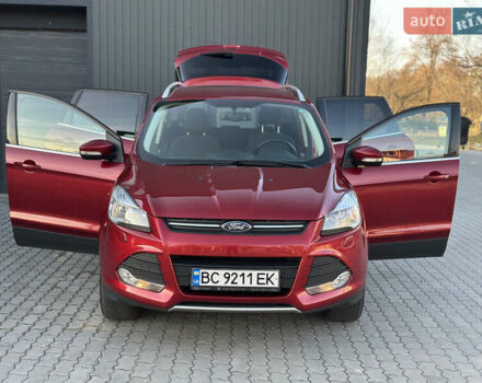 Красный Форд Куга, объемом двигателя 2 л и пробегом 169 тыс. км за 13555 $, фото 84 на Automoto.ua