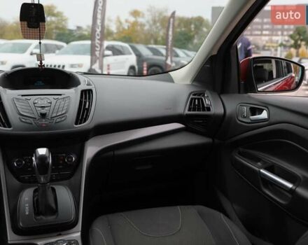 Форд Куга 2015 в Харькове на Automoto.ua Красный Форд Куга, объемом двигателя 2 л и пробегом 146 тыс. км за 15000 $, фото 12 на Automoto.ua