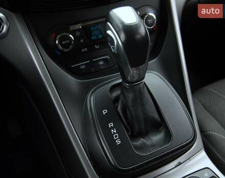 Форд Куга 2015 в Харькове на Automoto.ua Красный Форд Куга, объемом двигателя 2 л и пробегом 146 тыс. км за 15000 $, фото 18 на Automoto.ua