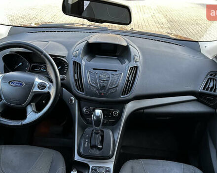 Красный Форд Куга, объемом двигателя 2 л и пробегом 169 тыс. км за 13555 $, фото 46 на Automoto.ua