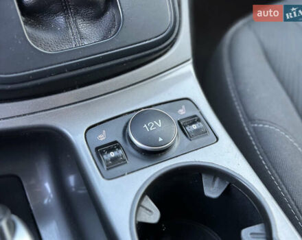 Красный Форд Куга, объемом двигателя 2 л и пробегом 169 тыс. км за 13555 $, фото 68 на Automoto.ua