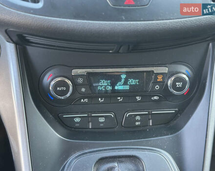 Красный Форд Куга, объемом двигателя 2 л и пробегом 169 тыс. км за 13555 $, фото 41 на Automoto.ua