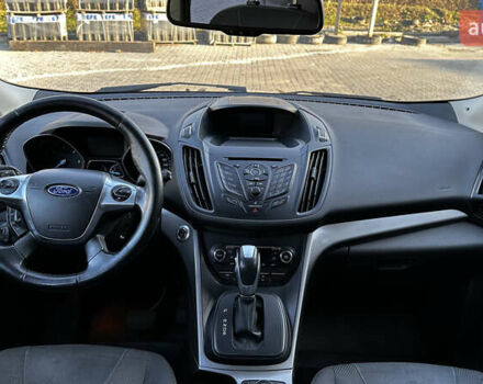 Красный Форд Куга, объемом двигателя 2 л и пробегом 169 тыс. км за 13555 $, фото 49 на Automoto.ua