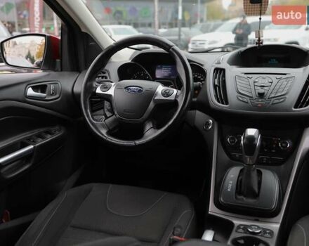 Форд Куга 2015 в Харькове на Automoto.ua Красный Форд Куга, объемом двигателя 2 л и пробегом 146 тыс. км за 15000 $, фото 10 на Automoto.ua