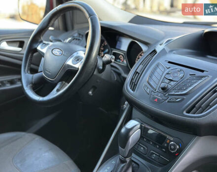 Красный Форд Куга, объемом двигателя 2 л и пробегом 169 тыс. км за 13555 $, фото 63 на Automoto.ua