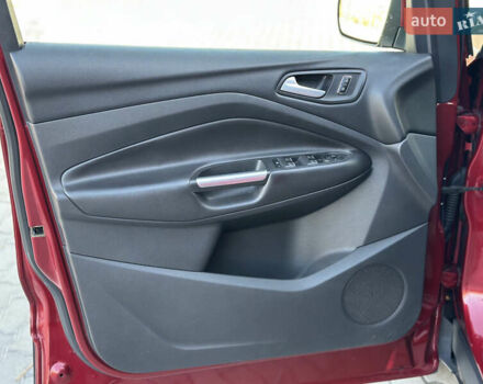 Красный Форд Куга, объемом двигателя 2 л и пробегом 169 тыс. км за 13555 $, фото 56 на Automoto.ua