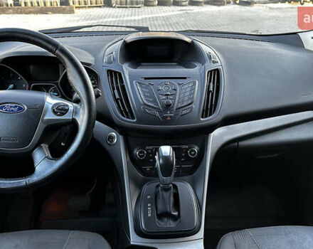 Красный Форд Куга, объемом двигателя 2 л и пробегом 169 тыс. км за 13555 $, фото 105 на Automoto.ua